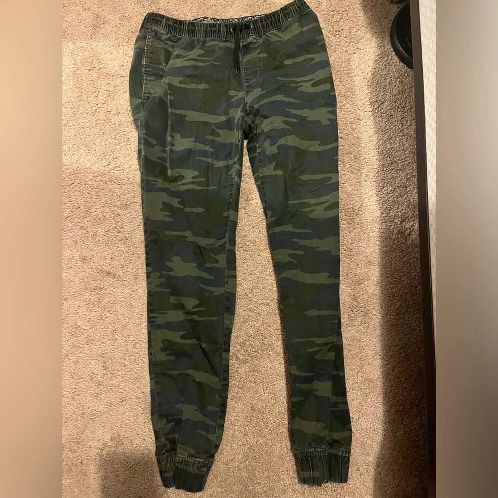 Men’s camo jogger pants